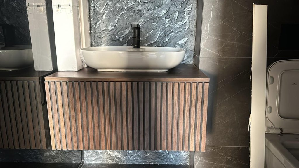Lavoar din Nuc Riflat cu Baterie Neagră